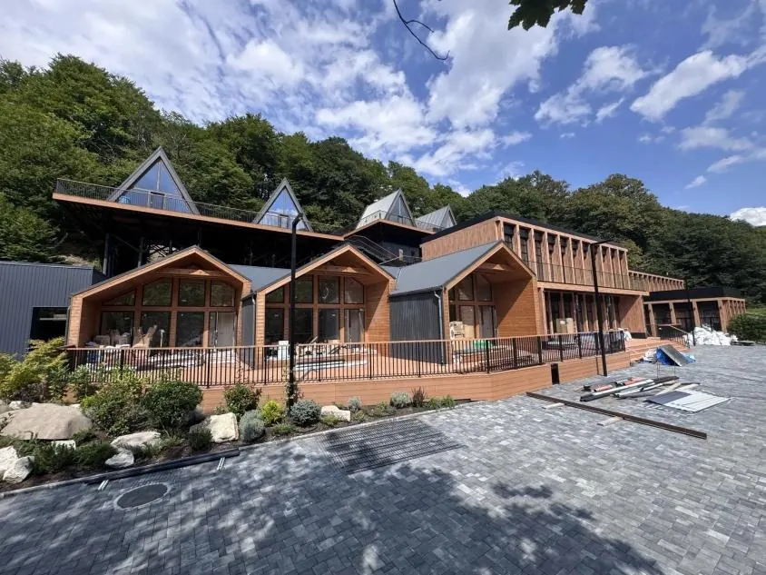 Семейный Barnhouse на нижнем ярусе склона